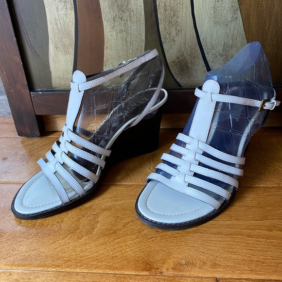 Franco Sarto Women’s Creme Strappy Sandal, size 7M - Picture 2 of 10